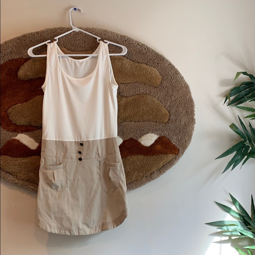 Sundress beige tan white 👗